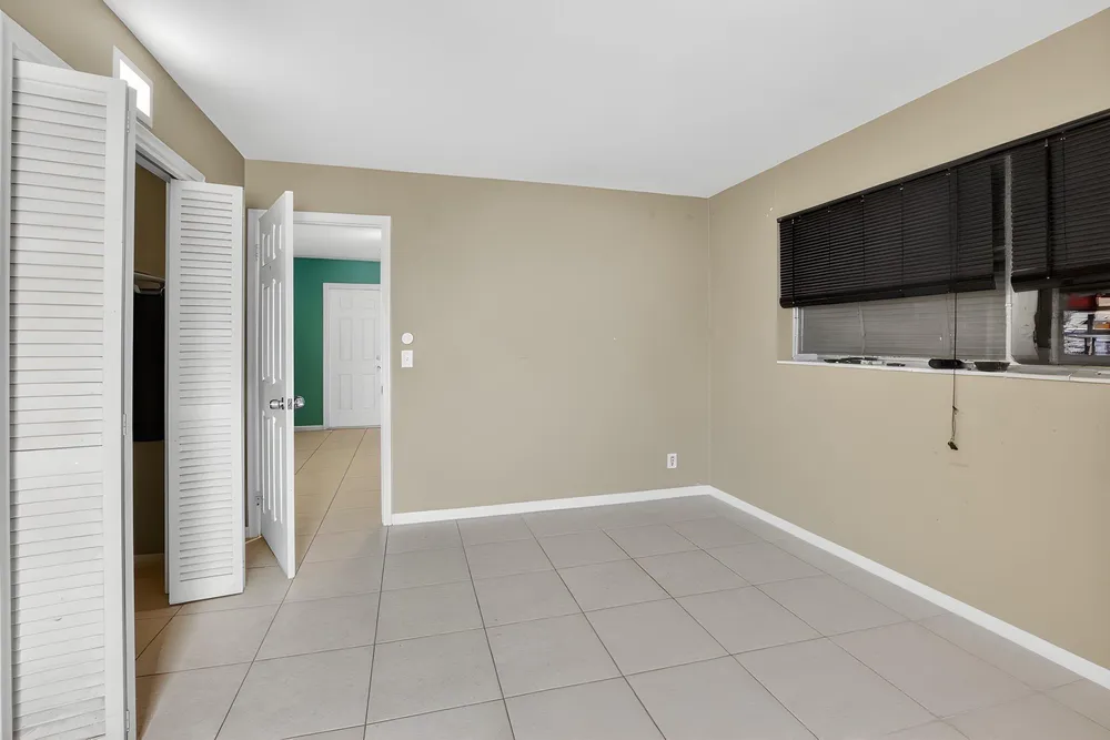 220 SW 10th Ave, Boynton Beach, FL 33435