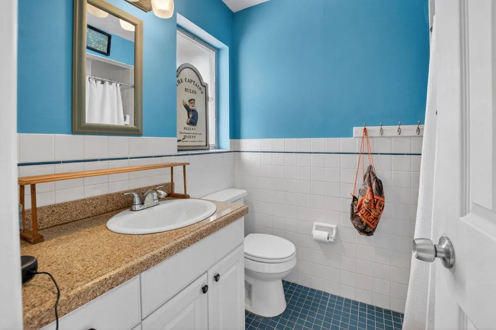220 SW 10th Ave, Boynton Beach, FL 33435