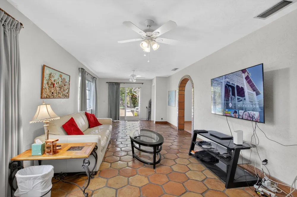 1370 SW 27th Pl, Boynton Beach, FL 33426