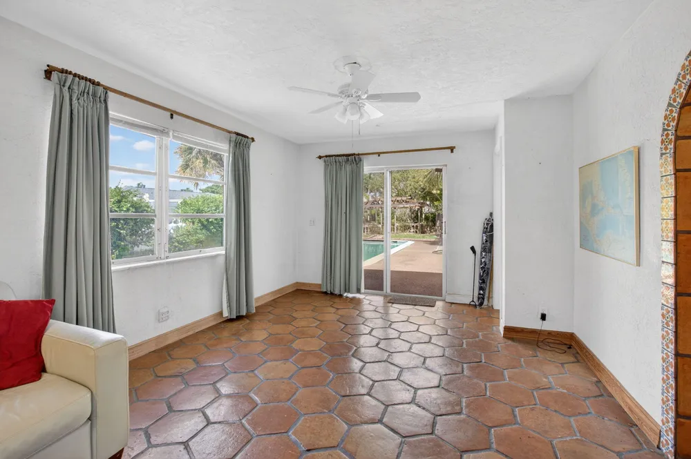 1370 SW 27th Pl, Boynton Beach, FL 33426
