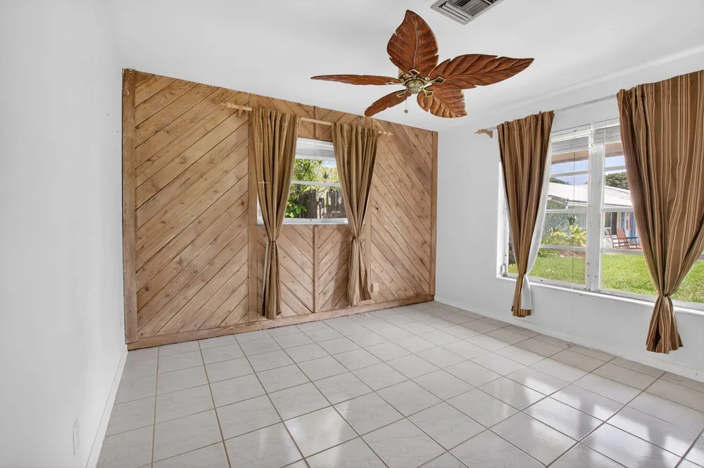 1370 SW 27th Pl, Boynton Beach, FL 33426