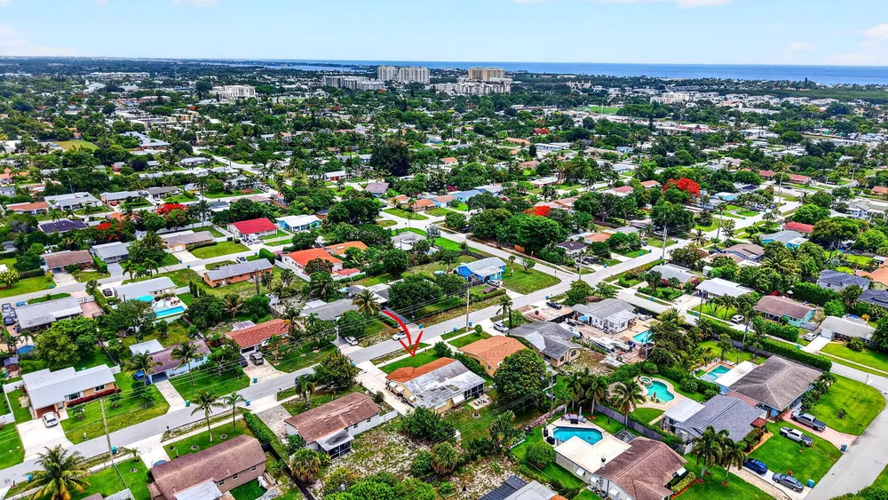 220 SW 10th Ave, Boynton Beach, FL 33435
