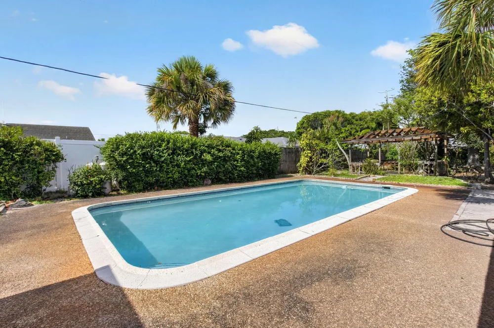 1370 SW 27th Pl, Boynton Beach, FL 33426