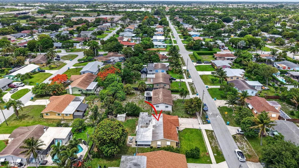 220 SW 10th Ave, Boynton Beach, FL 33435