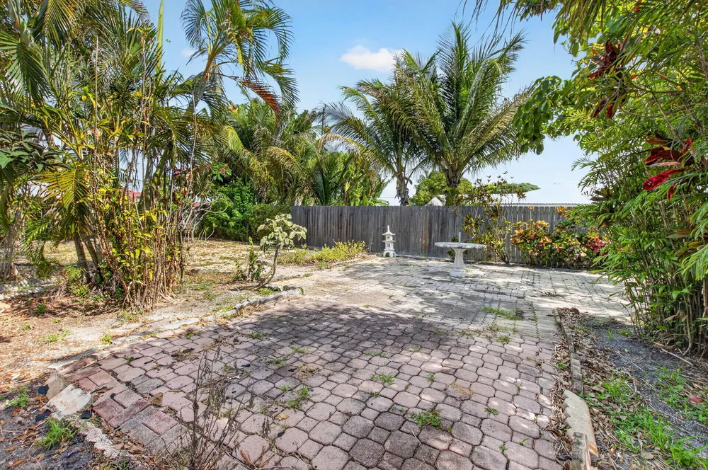 1370 SW 27th Pl, Boynton Beach, FL 33426