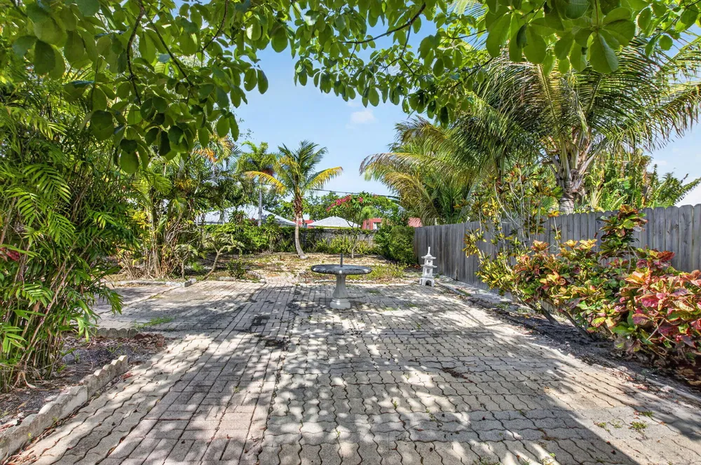 1370 SW 27th Pl, Boynton Beach, FL 33426
