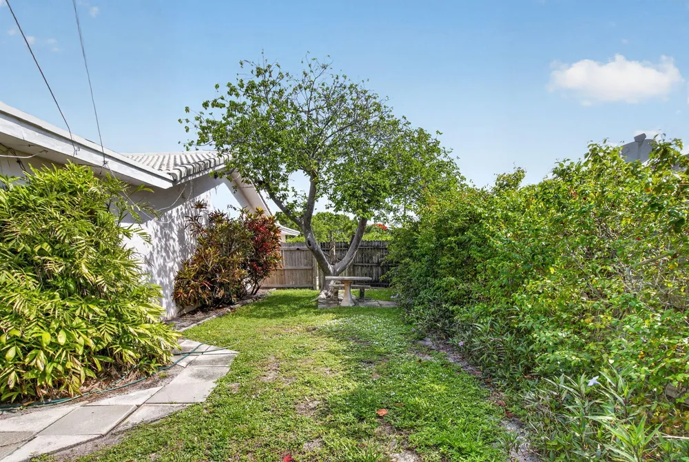 1370 SW 27th Pl, Boynton Beach, FL 33426