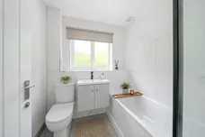 Pentire Place, Farnham, GU10 photo 6
