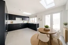 Pentire Place, Farnham, GU10 photo 3
