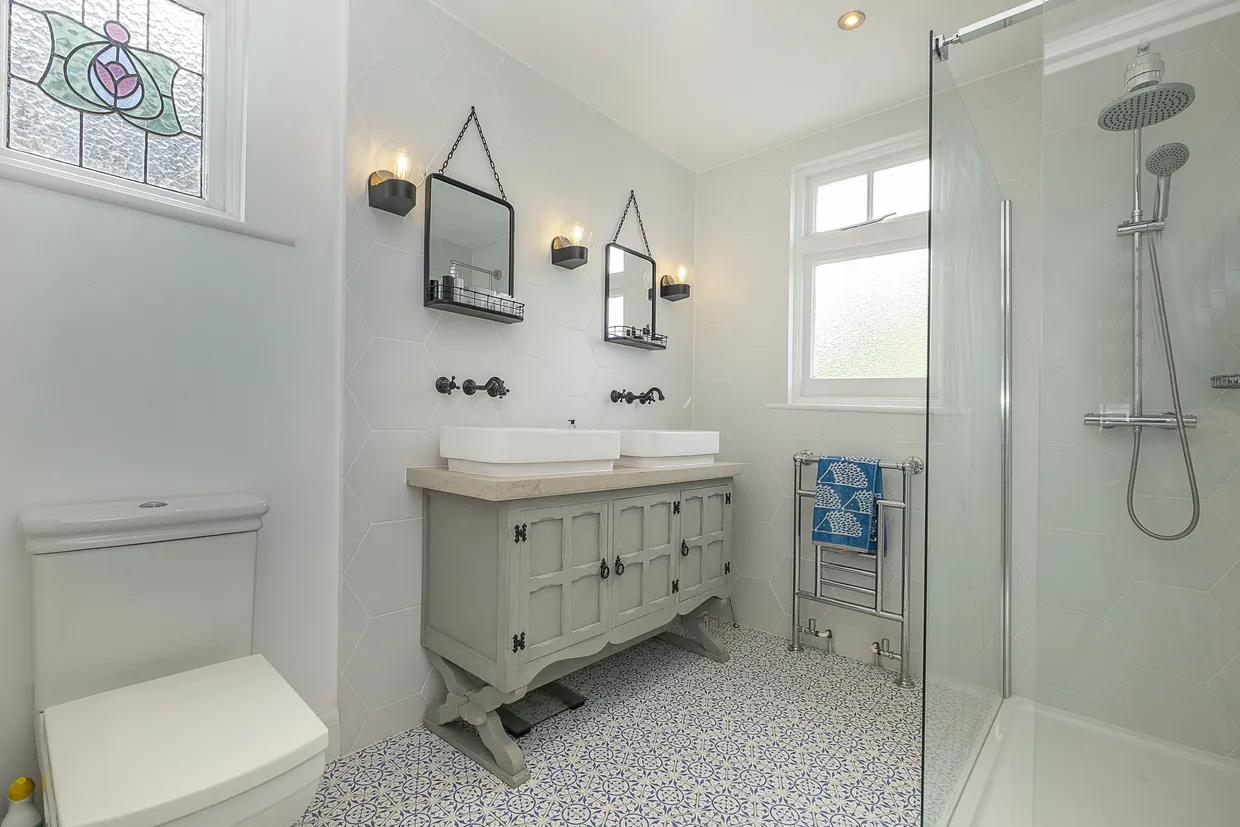 Neville Road, Kingston Upon Thames, KT1 photo 13