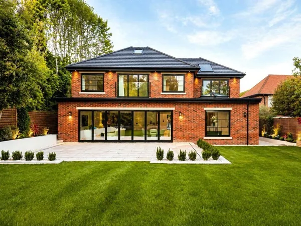 Hillside, Woking, GU22 photo 2