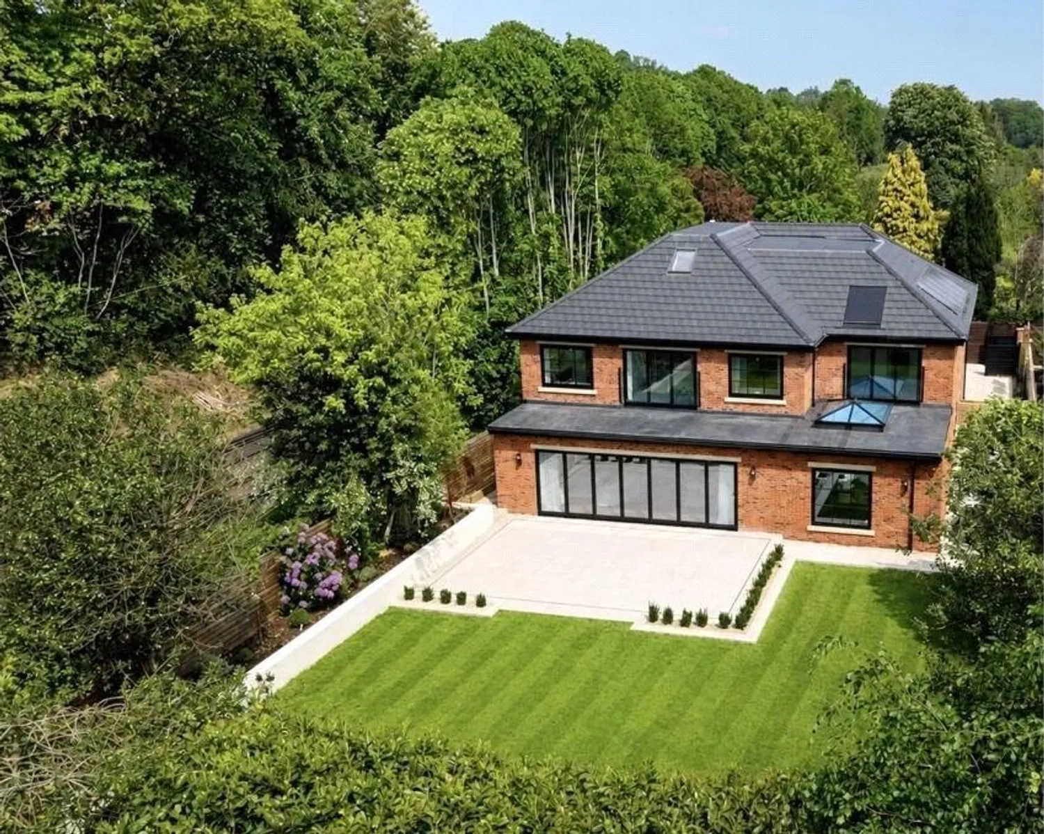 Hillside, Woking, GU22 photo 32