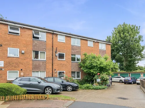 Queens Avenue, Winchmore Hill, Londonphoto