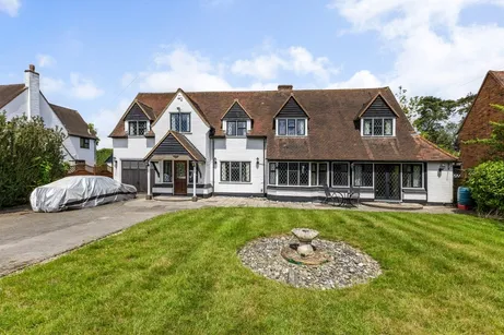 Elm Close Farnham Cottage SL2