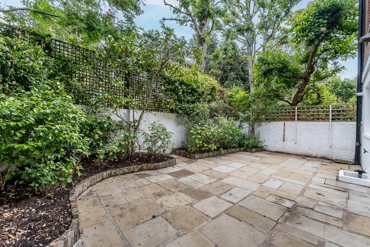 Pembroke Gardens Close London W8 photo 4