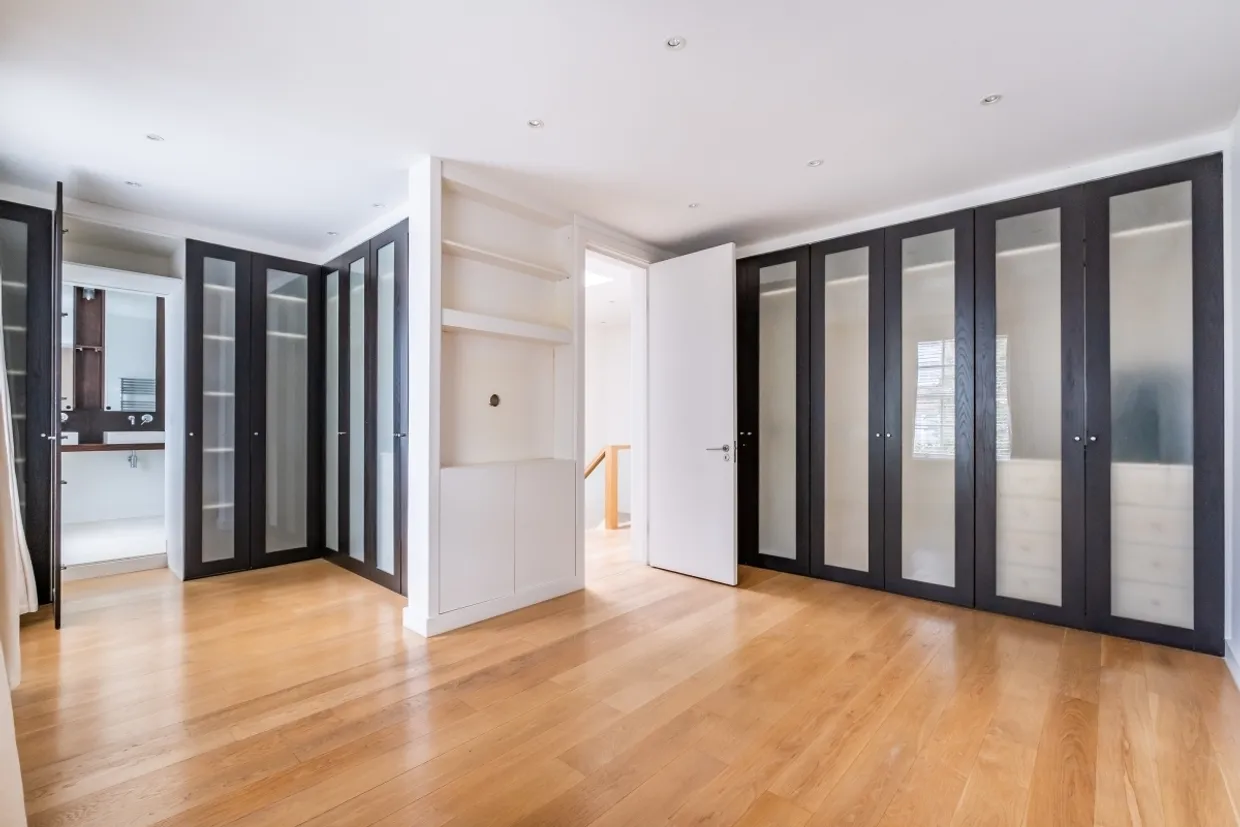 Pembroke Gardens Close London W8 photo 8