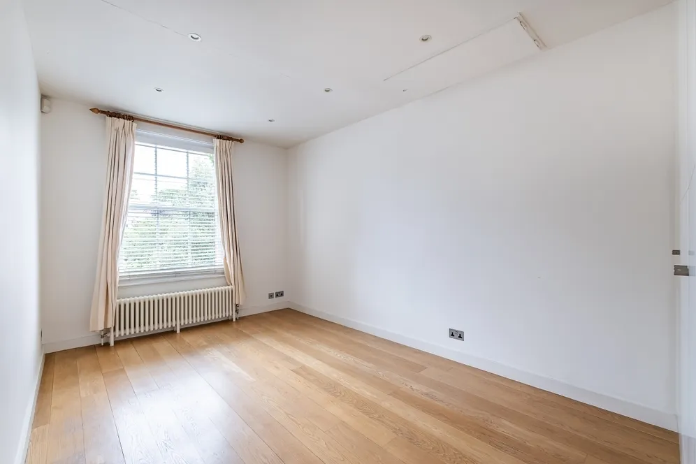 Pembroke Gardens Close London W8 photo 12
