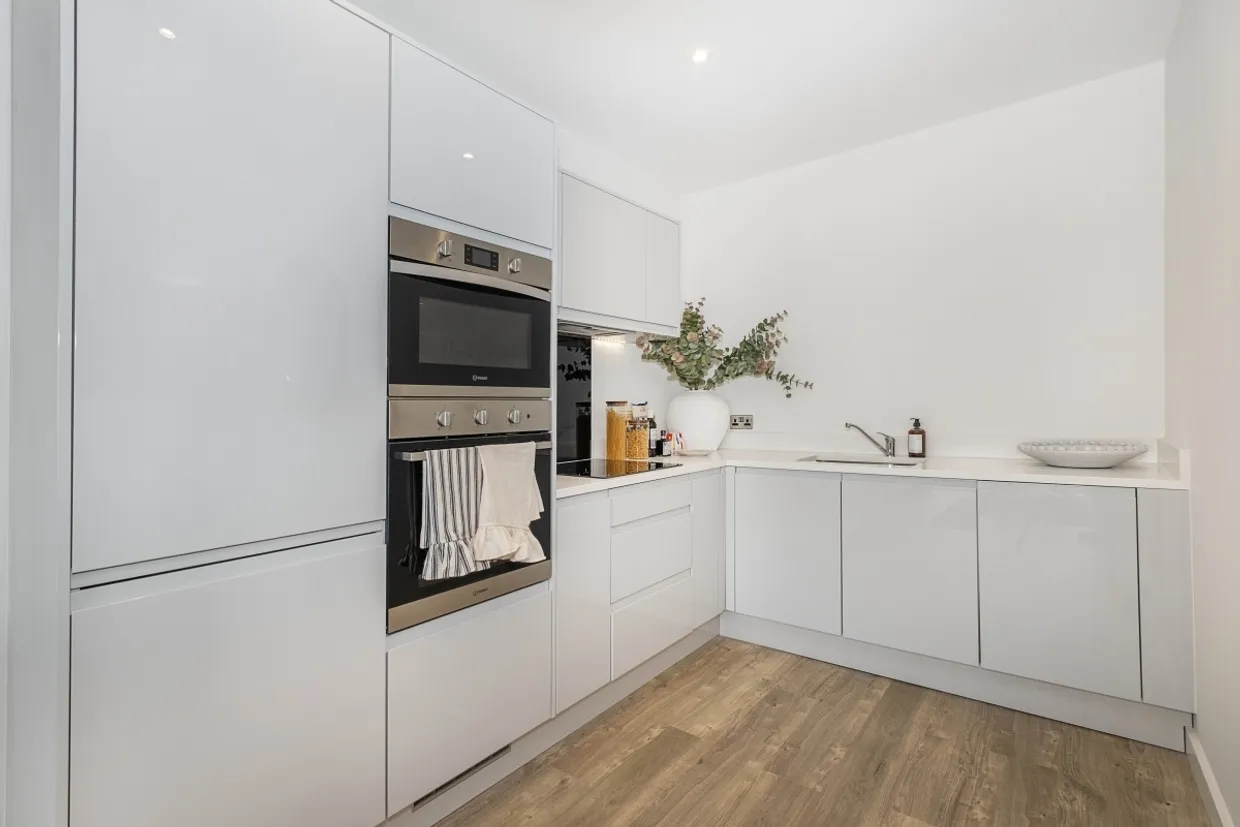 Elmsleigh Road Staines TW18 photo 4