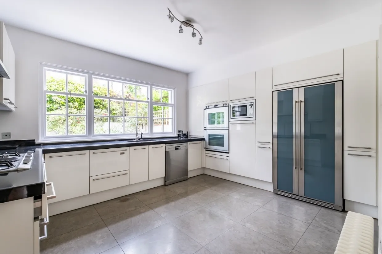Pembroke Gardens Close London W8 photo 18
