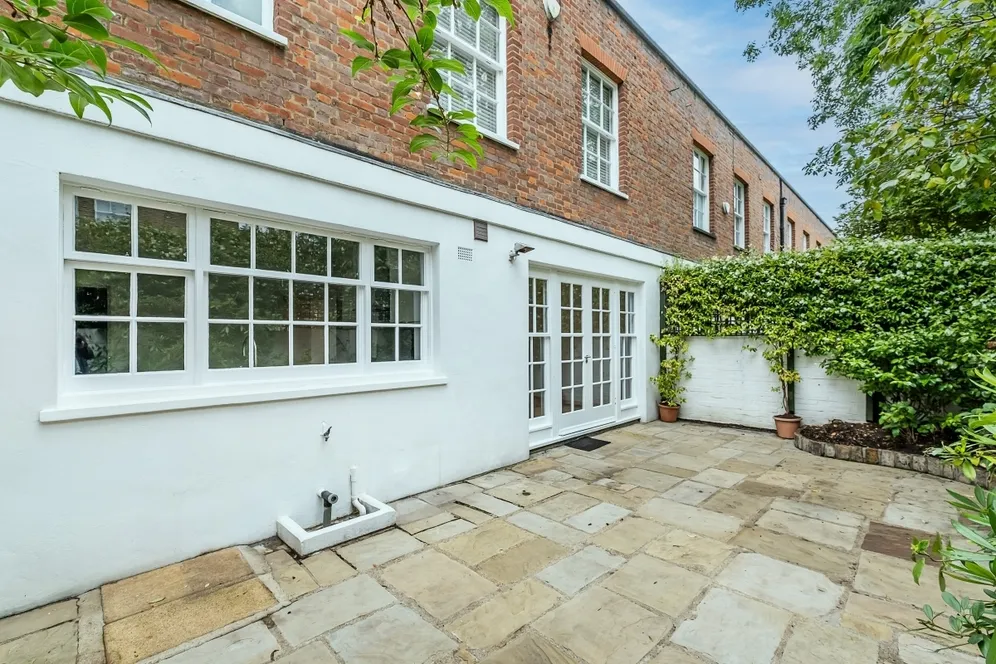 Pembroke Gardens Close London W8 photo 21