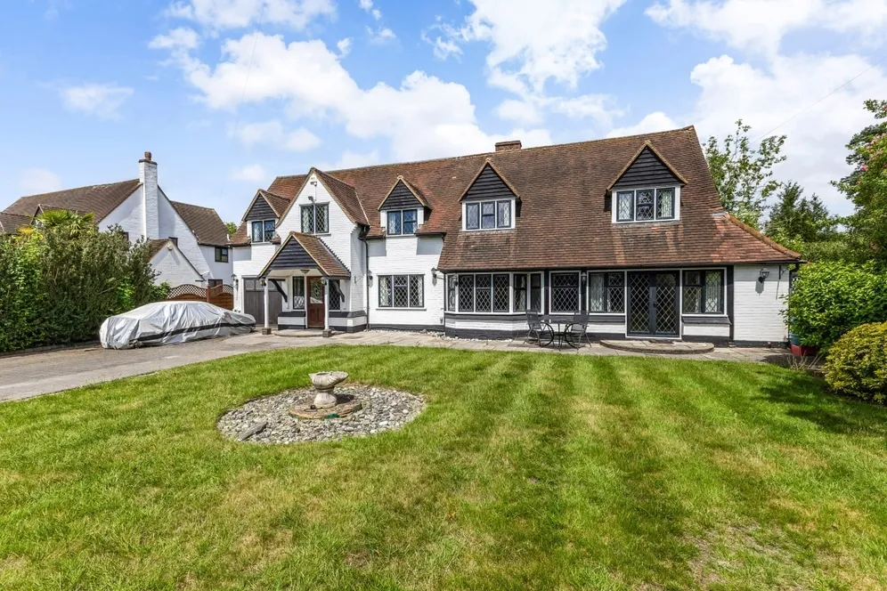 Elm Close Farnham Cottage SL2 photo 21