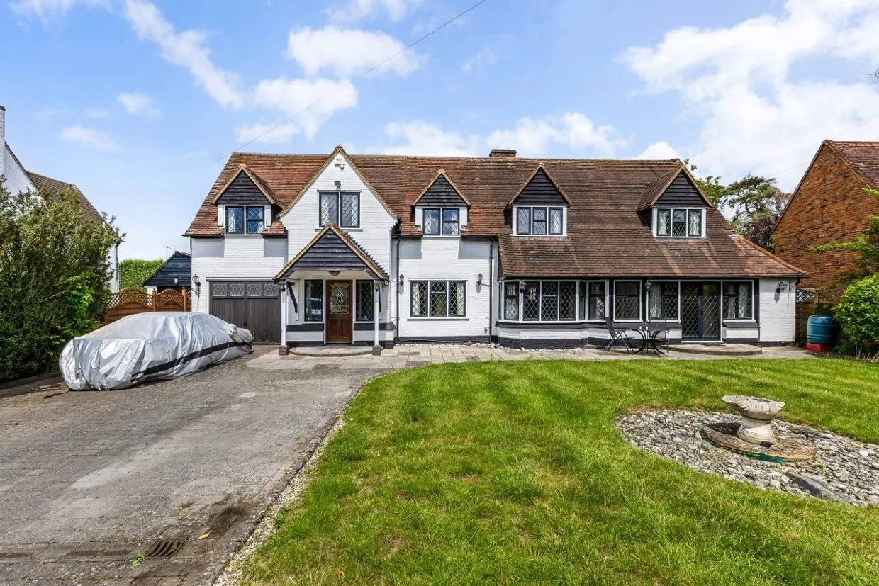 Elm Close Farnham Cottage SL2 photo 22