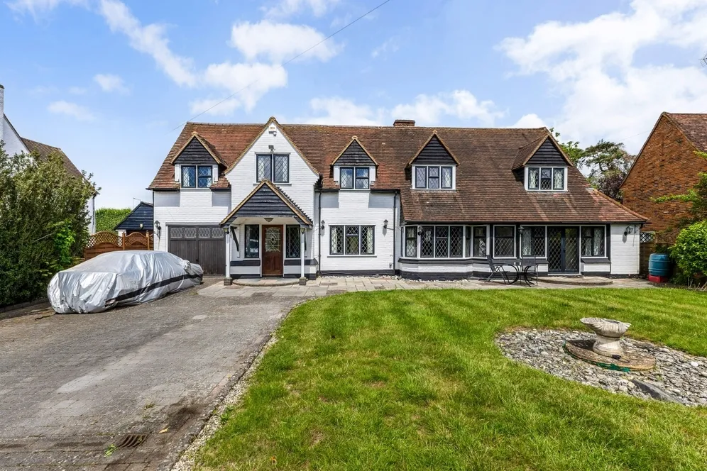 Elm Close Farnham Cottage SL2 photo 22