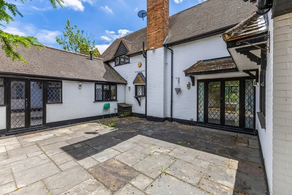 Elm Close Farnham Cottage SL2 photo 24