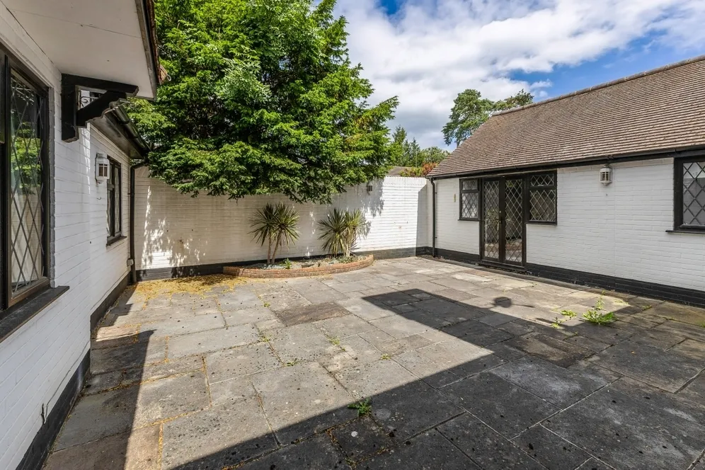 Elm Close Farnham Cottage SL2 photo 25