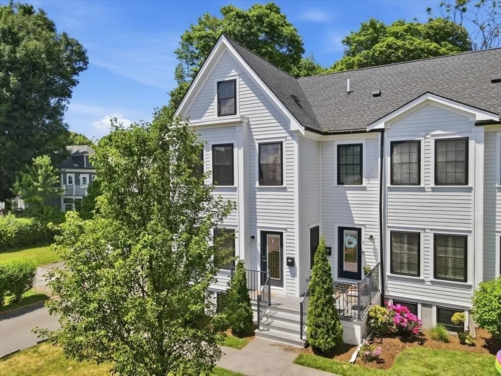21 Chickatawbut St, Boston, MA 02122