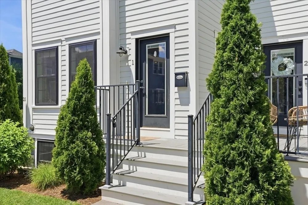 21 Chickatawbut St, Boston, MA 02122