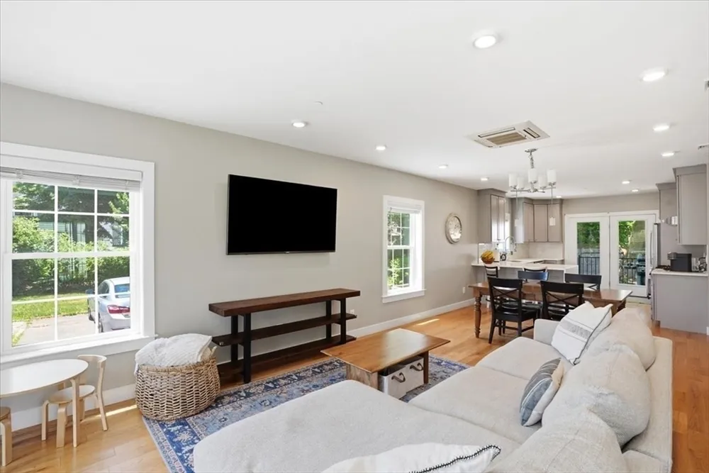 21 Chickatawbut St, Boston, MA 02122