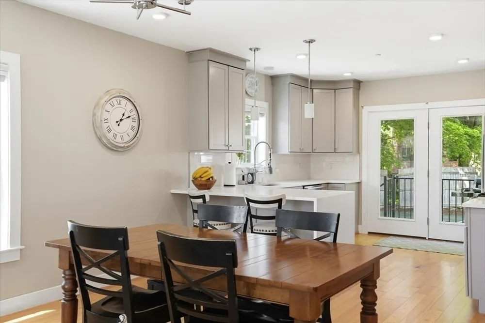 21 Chickatawbut St, Boston, MA 02122