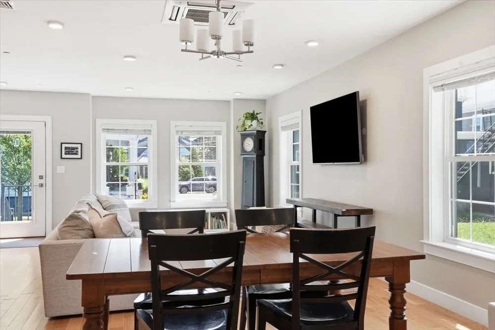 21 Chickatawbut St, Boston, MA 02122