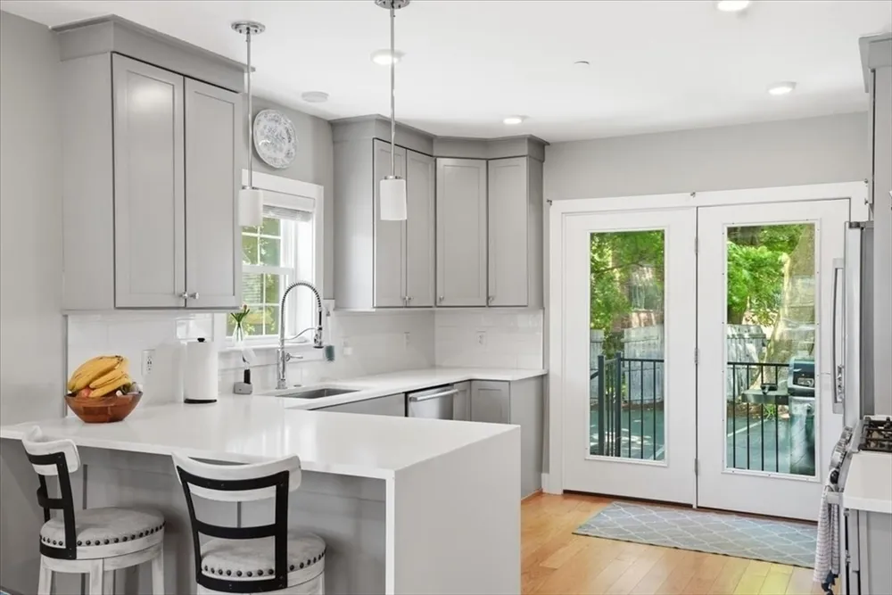 21 Chickatawbut St, Boston, MA 02122