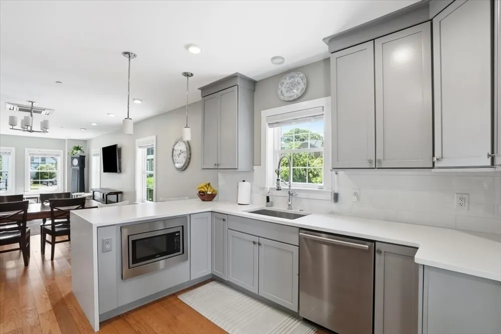 21 Chickatawbut St, Boston, MA 02122