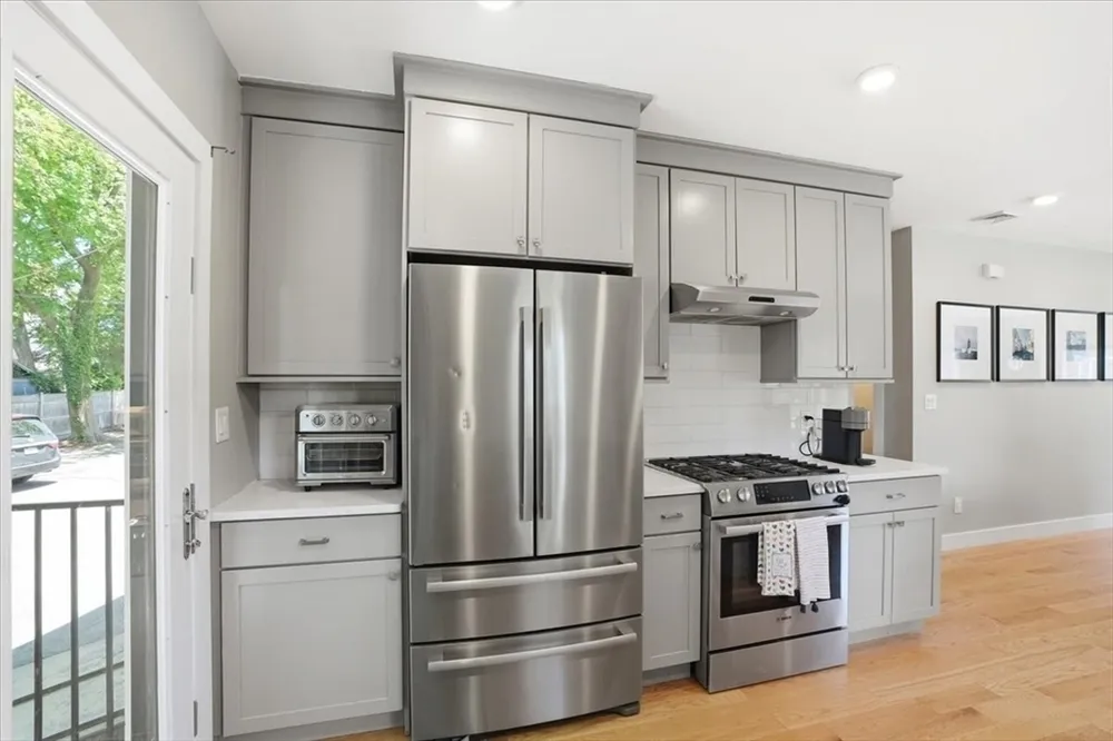 21 Chickatawbut St, Boston, MA 02122