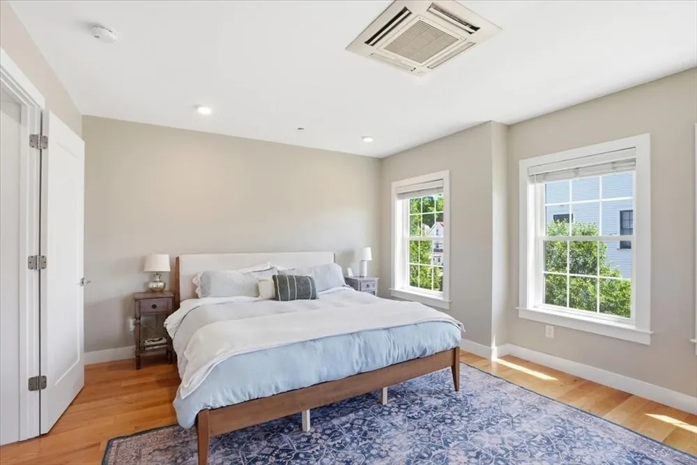 21 Chickatawbut St, Boston, MA 02122