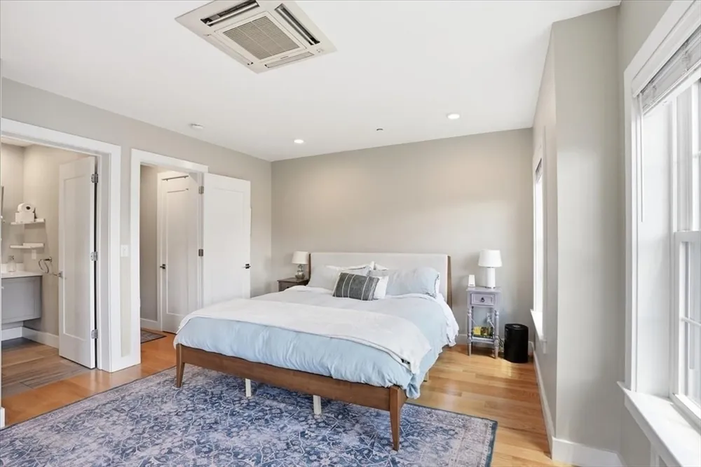 21 Chickatawbut St, Boston, MA 02122