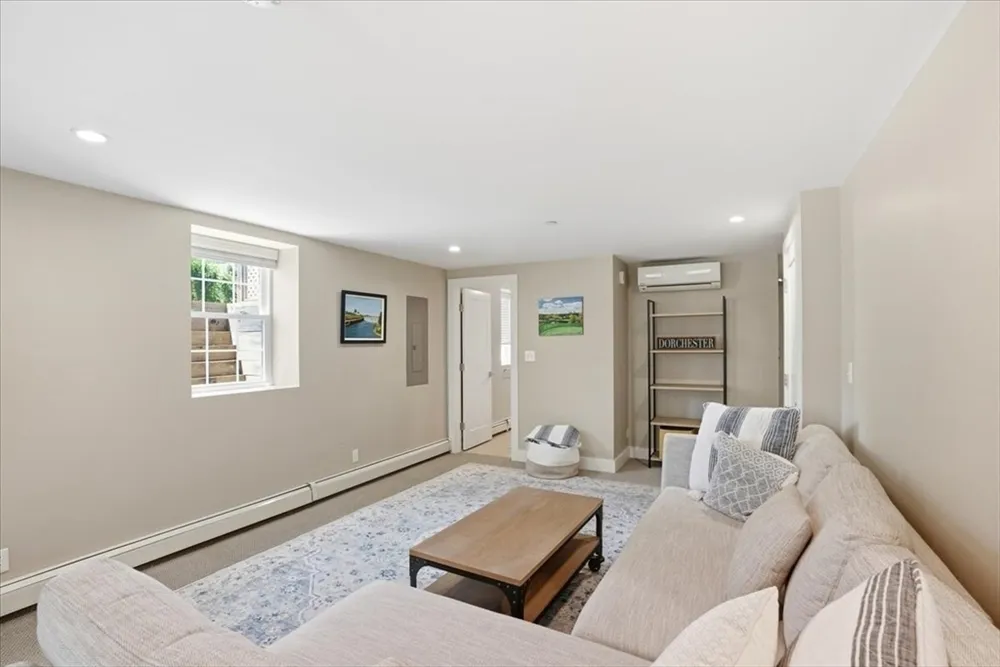 21 Chickatawbut St, Boston, MA 02122