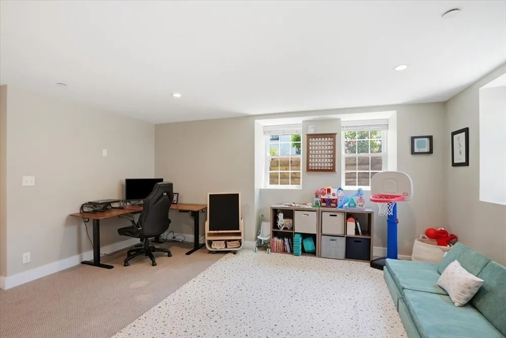 21 Chickatawbut St, Boston, MA 02122