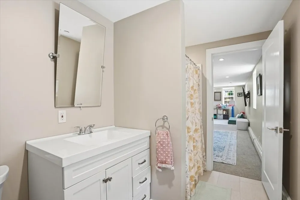 21 Chickatawbut St, Boston, MA 02122