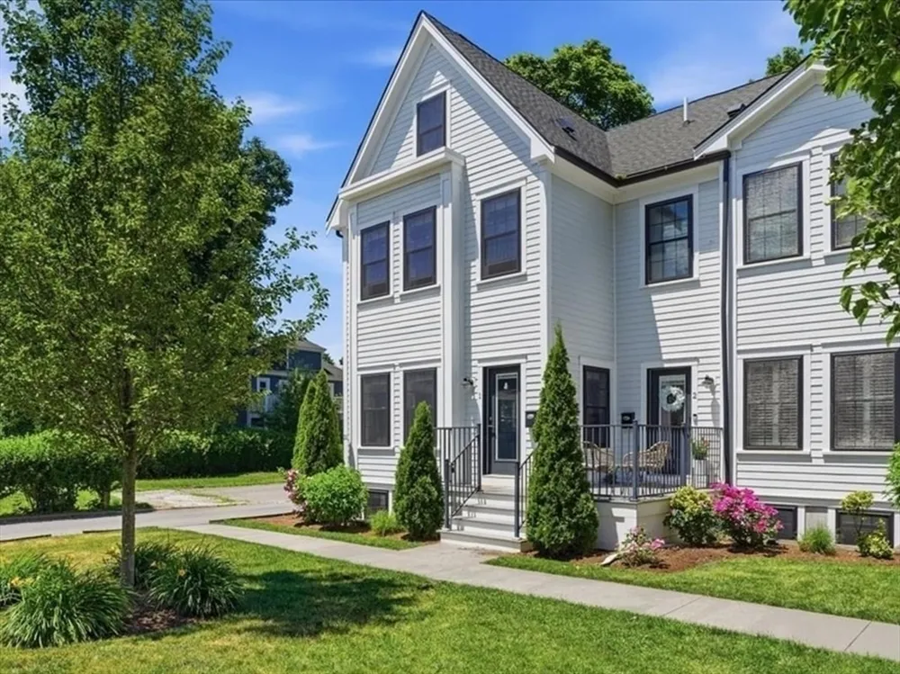 21 Chickatawbut St, Boston, MA 02122