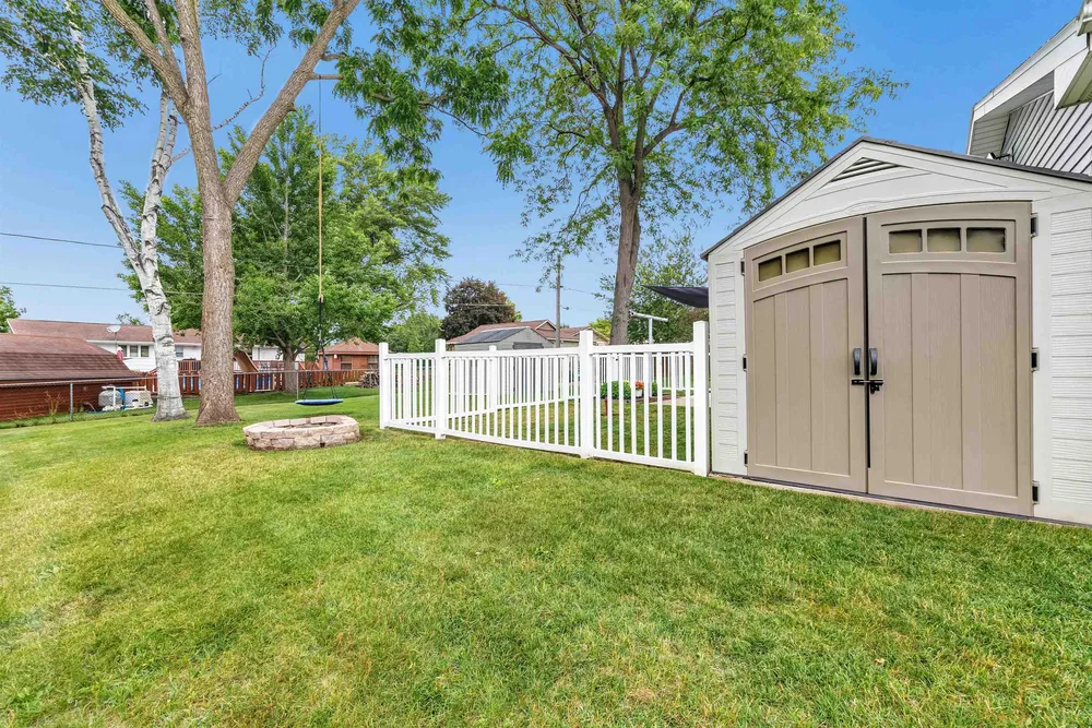 2400 S Ridge Rd, Green Bay, WI 54304