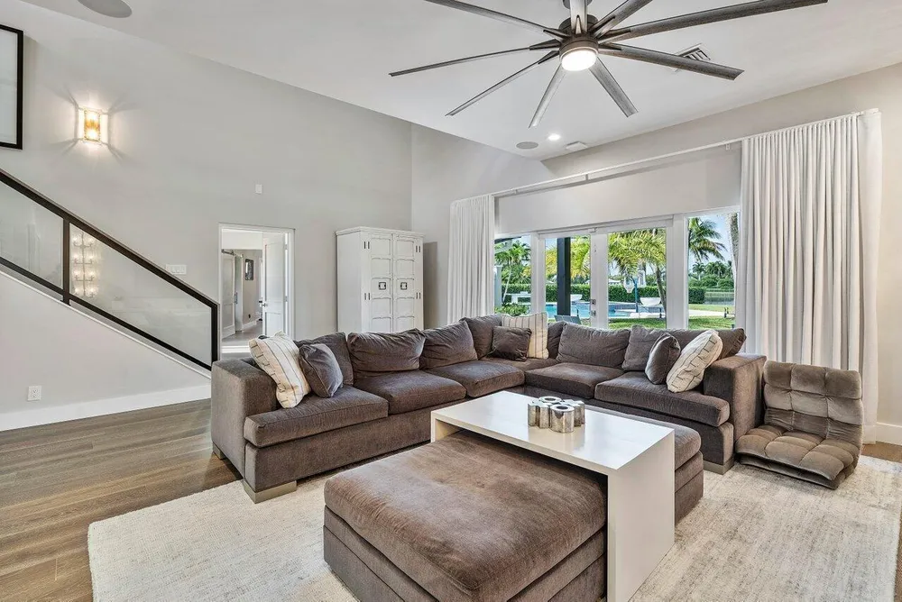 8331 Sawpine Rd, Delray Beach, FL 33446