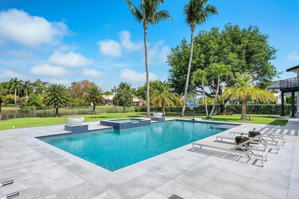 8331 Sawpine Rd, Delray Beach, FL 33446