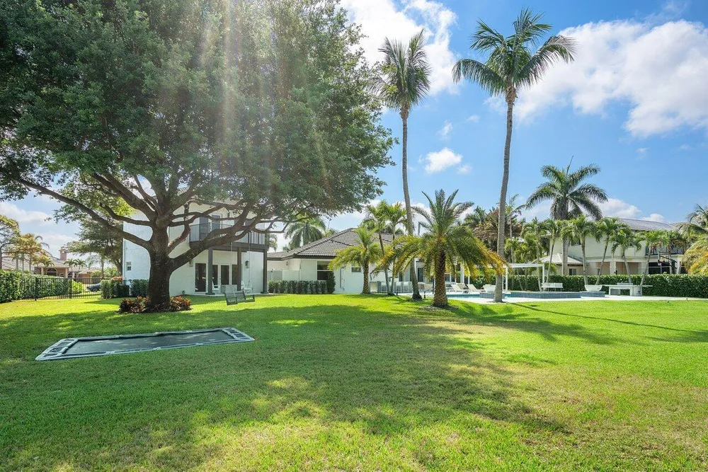 8331 Sawpine Rd, Delray Beach, FL 33446