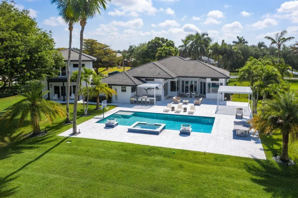 8331 Sawpine Rd, Delray Beach, FL 33446
