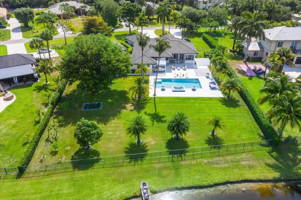 8331 Sawpine Rd, Delray Beach, FL 33446