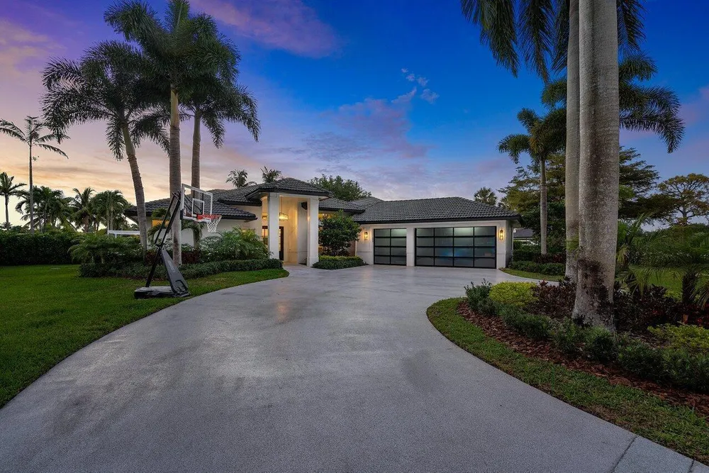 8331 Sawpine Rd, Delray Beach, FL 33446
